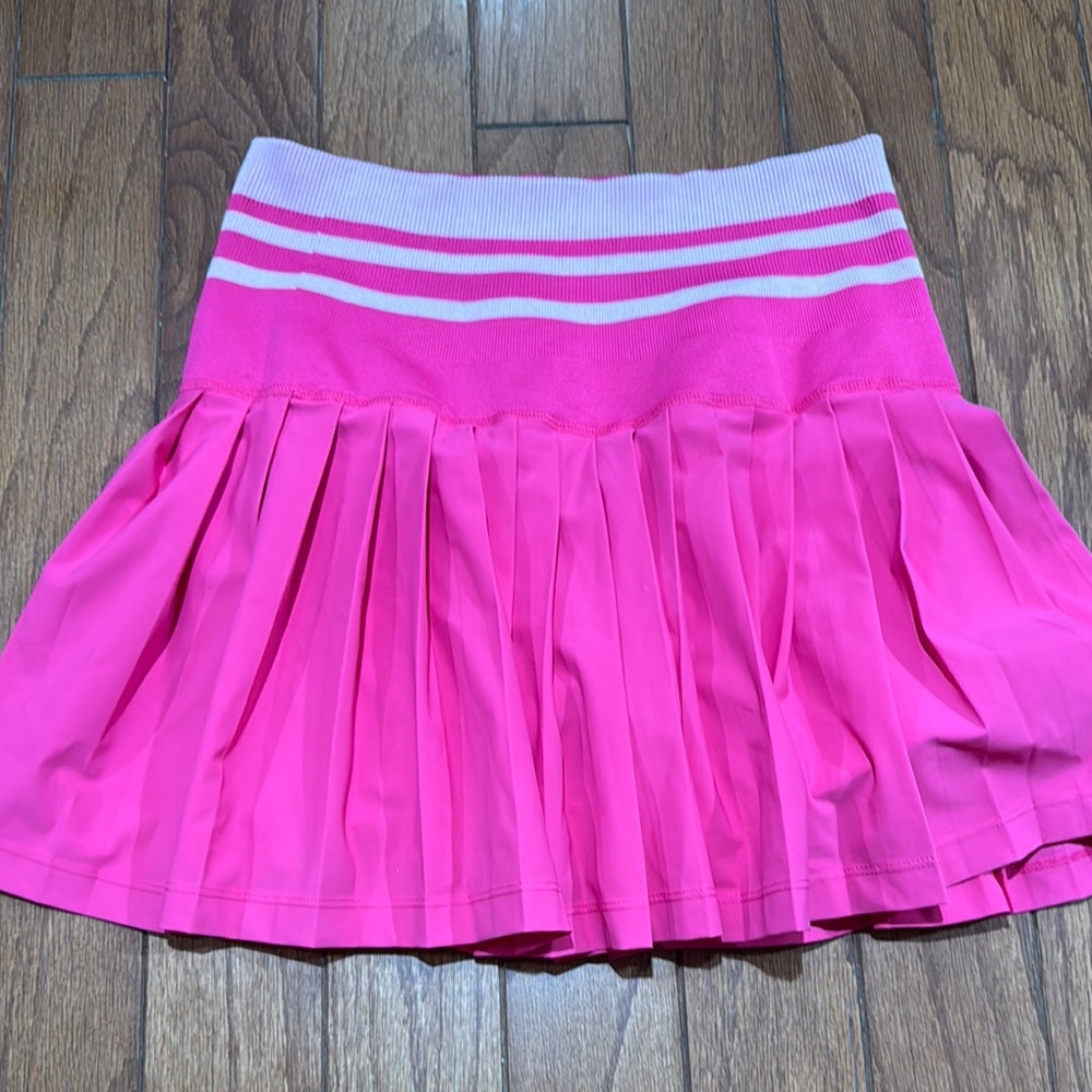 Wilson hit pink midtown pleated skirt size small. Like new!